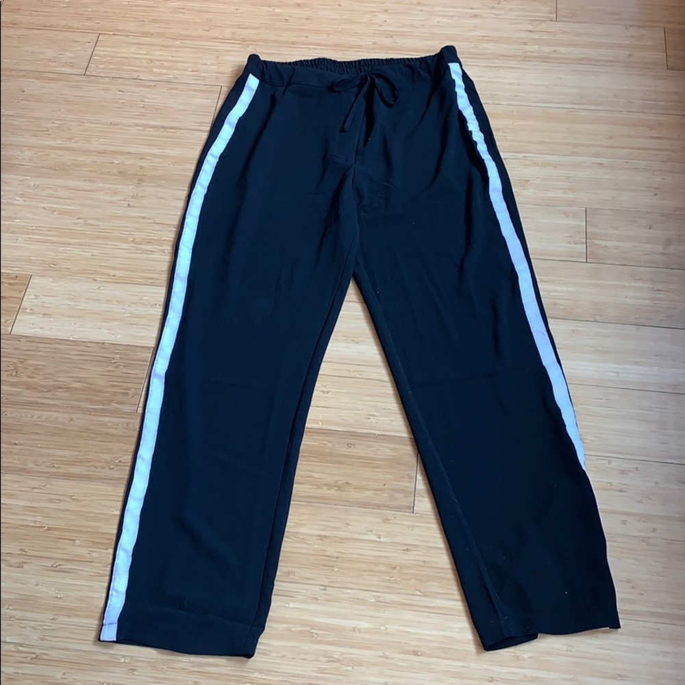 NWOT. Polyester pants. Size M.